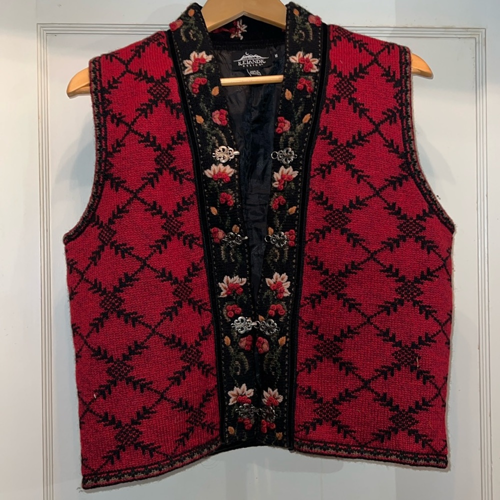 ICELANDIC DESIGN wool vest